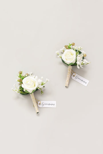 Boutonnieres in Ivory